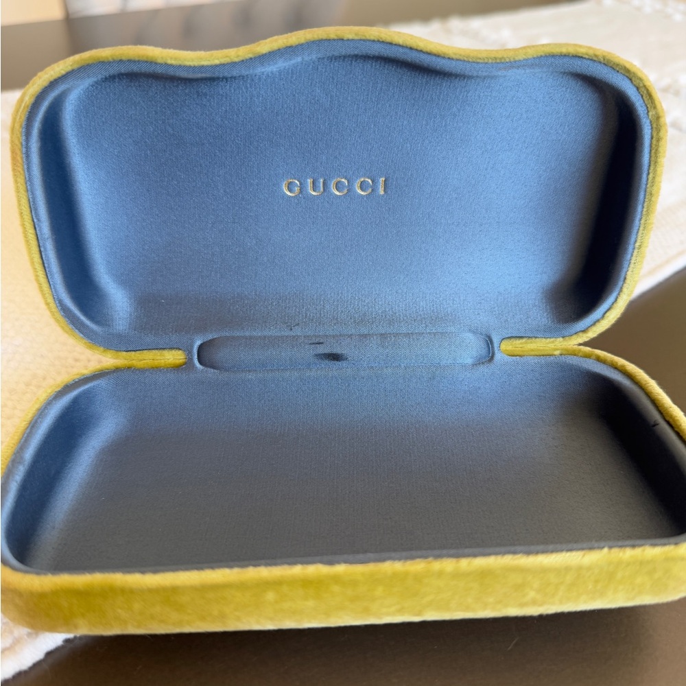 Gucci Black Cat-Eye Sunglasses with Gold GG Accents - Picture 9 of 11